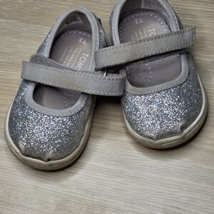 Toddler Size 3 TOMS Kids Sparkle Mary Jane Shoes in Silver